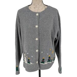 CHRISTMAS Fleece Gray Top LARGE White Snow Flake Buttons Green Trees Holidays